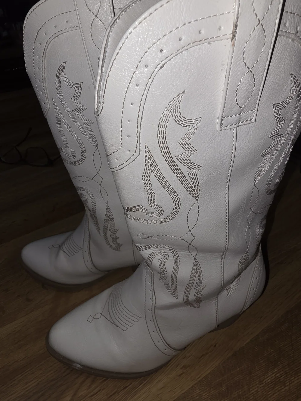 White Women's Western Cowboy Boots - Classic Stitch Detail